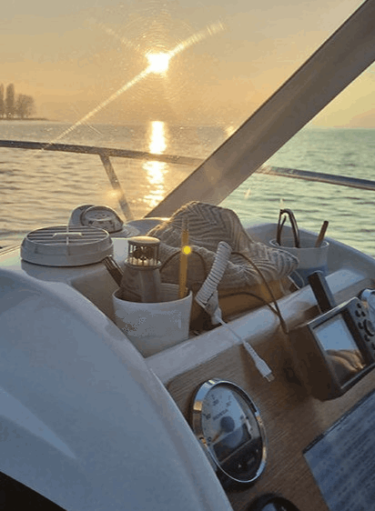 Abendstimmung mit der Motorbootschule auf dem Bodensee
